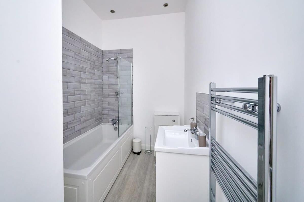 Modern 2 Bedroom Apartment In Preston Preston  Zewnętrze zdjęcie
